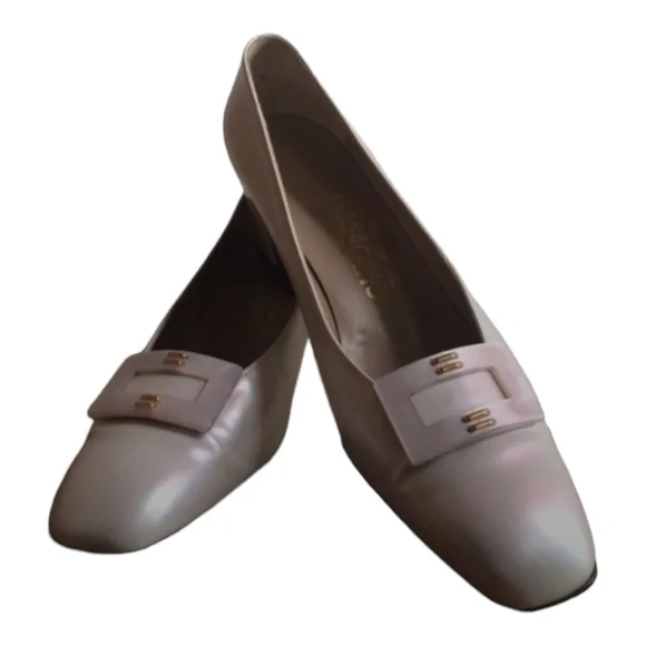 Salvatore Ferragamo Pearl White Heels Size 9AA - Picture 4 of 11